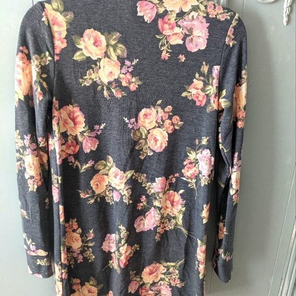 Agnes and Dora Cardigan - Picture 2 of 3